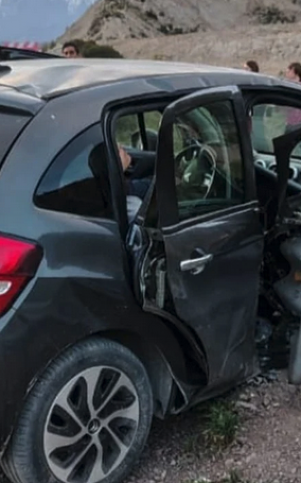 En un aparatoso accidente resultaron dos personas heridas de gravedad